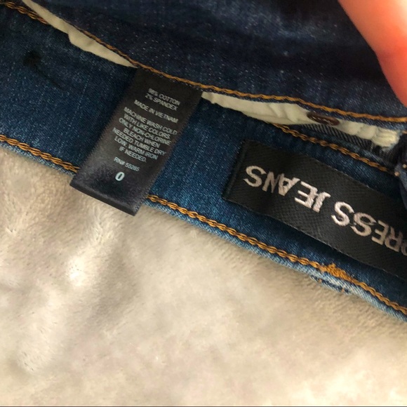 Mid-rise Express jean shorts - Picture 3 of 4